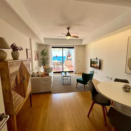 Seaview Luxury Penthouse Apartment *
