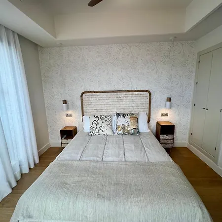 Seaview Luxury Penthouse Apartment
