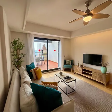 Seaview Luxury Penthouse Apartment *